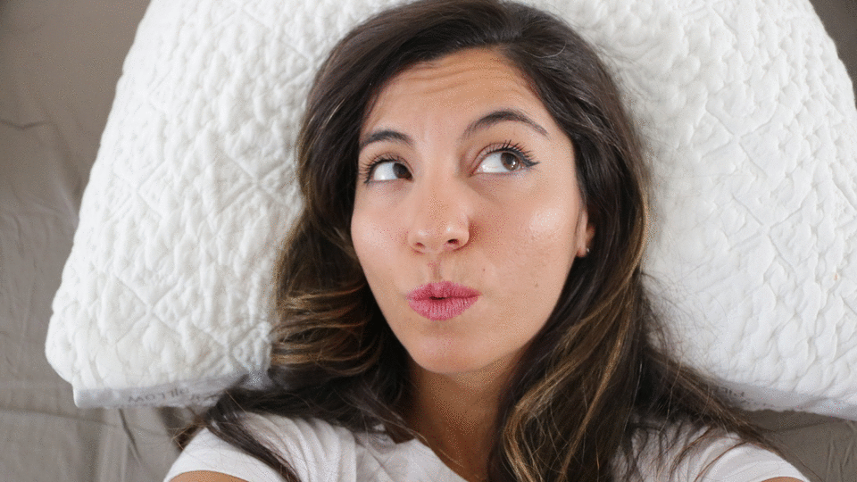best pillows online - girl on the mattress - girl on the pillows
