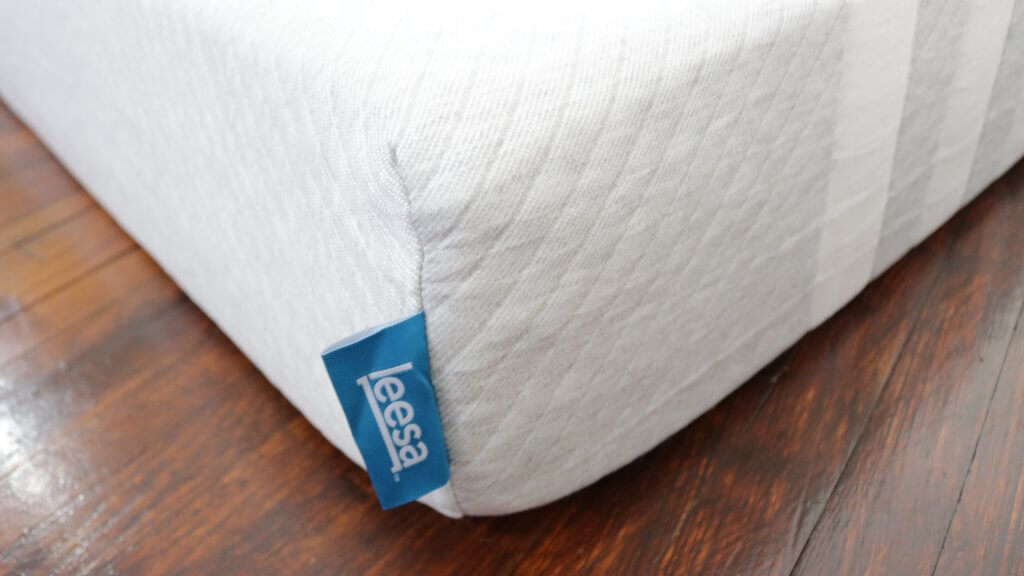 Leesa Mattress review, leesa mattress, leesa, leesa vs purple, leesa vs casper, leesa sleep, girl on the mattress, leesa cover